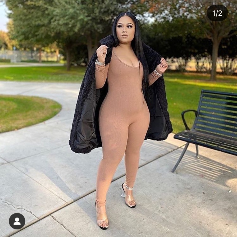 NUDE SNATCHED JUMPSUIT💕 BADDIEVILLE